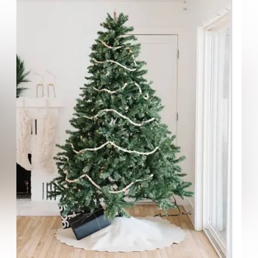 Gathre Ivory Scalloped Leather Tree Skirt